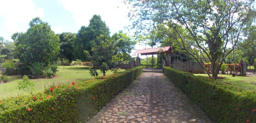 Beautiful Villa for sale in San Mateo, Alajuela!